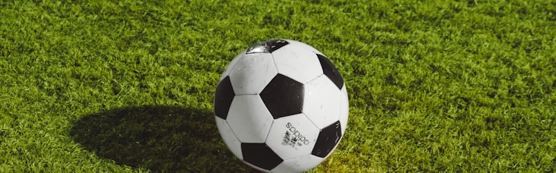 足球运动员精彩倒钩射门瞬间