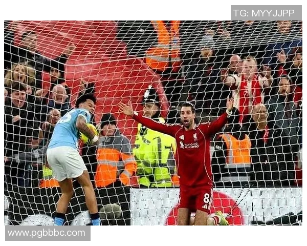 巴萨友谊赛小胜曼联神扑引发全场热议与争议判罚